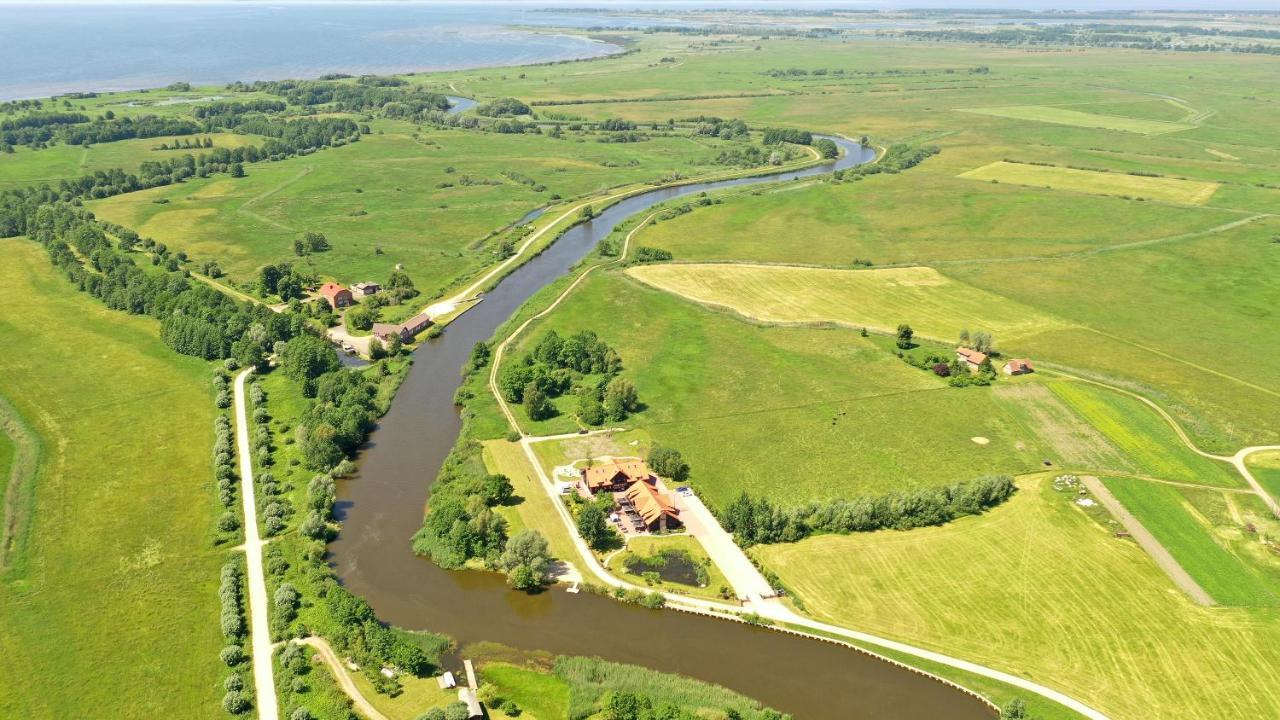 Rusne Villa Exteriör bild